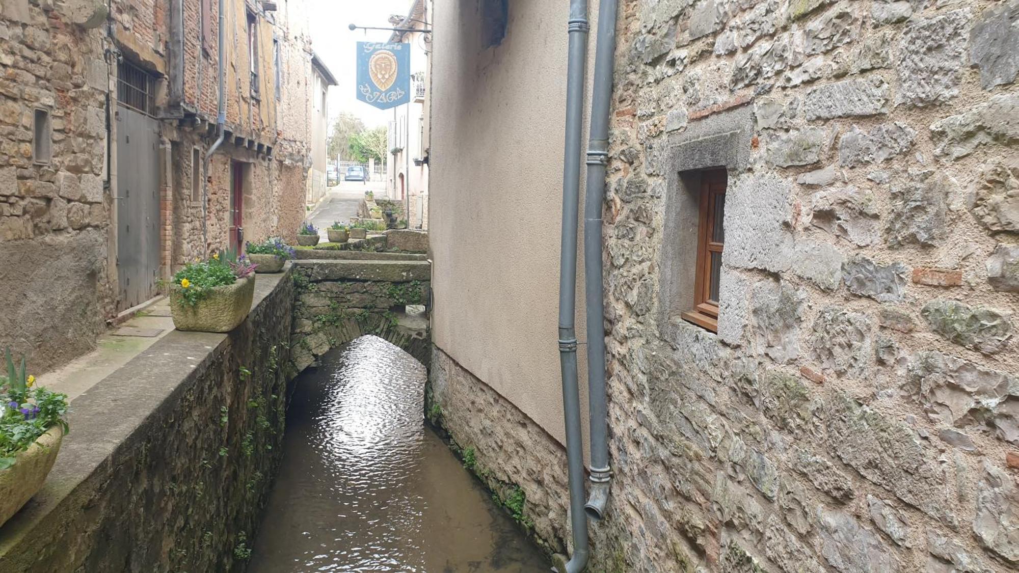 Love Room- Spa- Escale Amoureuse Puygaillard-de-Quercy ภายนอก รูปภาพ