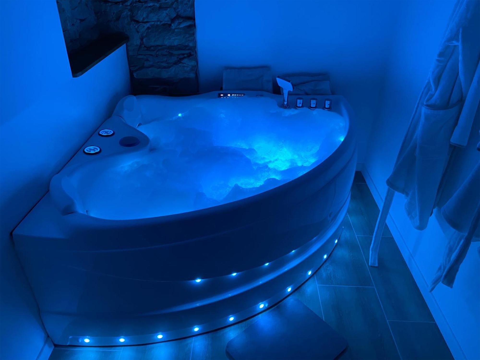 Love Room- Spa- Escale Amoureuse Puygaillard-de-Quercy ภายนอก รูปภาพ