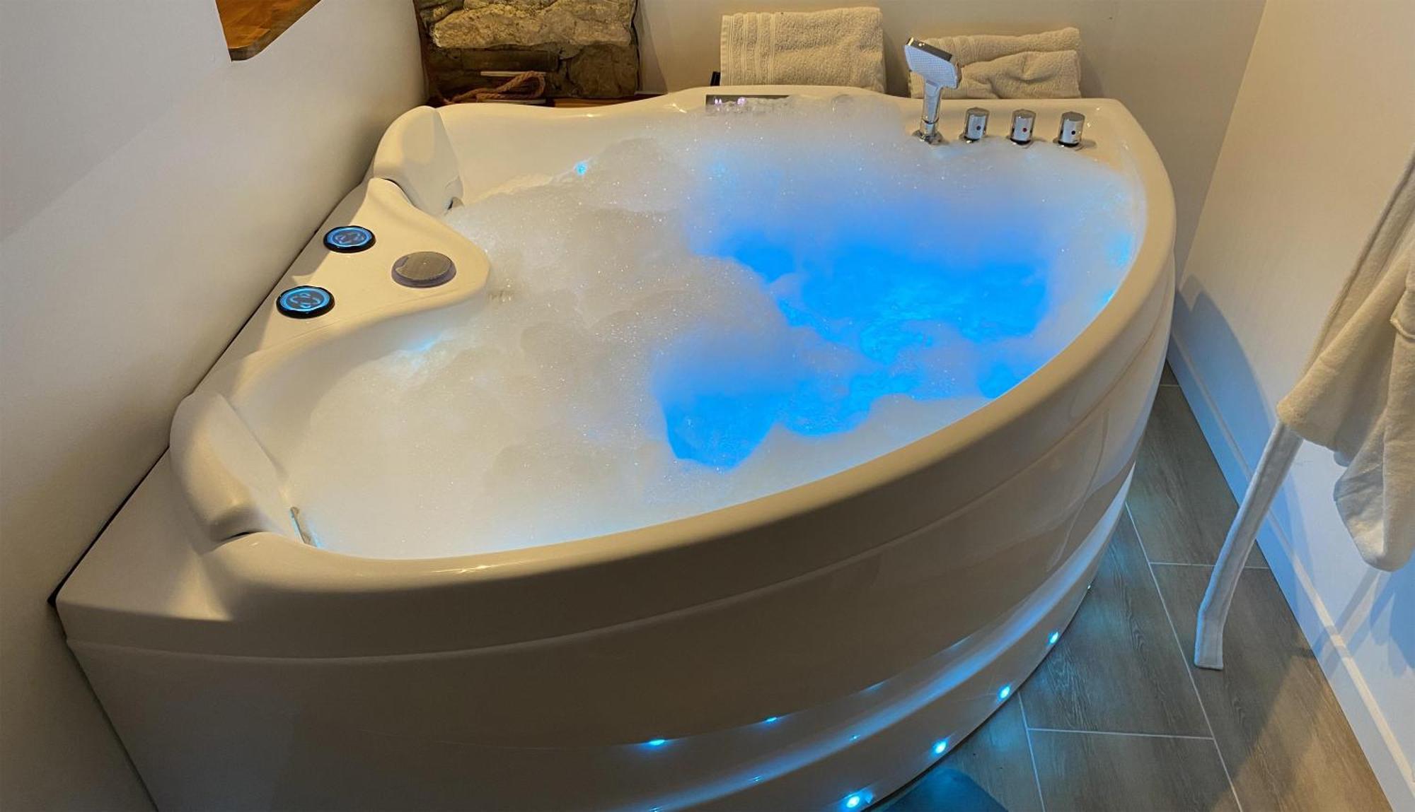Love Room- Spa- Escale Amoureuse Puygaillard-de-Quercy ภายนอก รูปภาพ